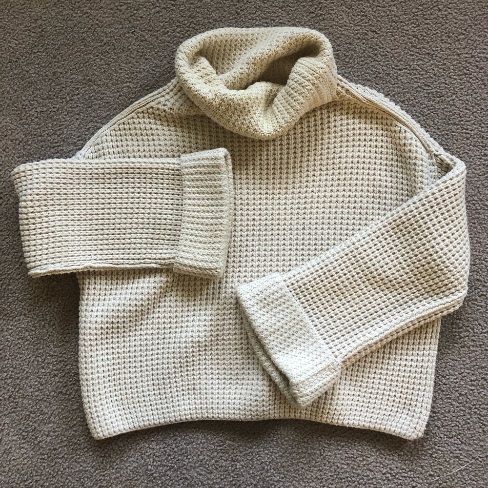 🔥 Free People 🔥 Cream, thick knit sweater!
